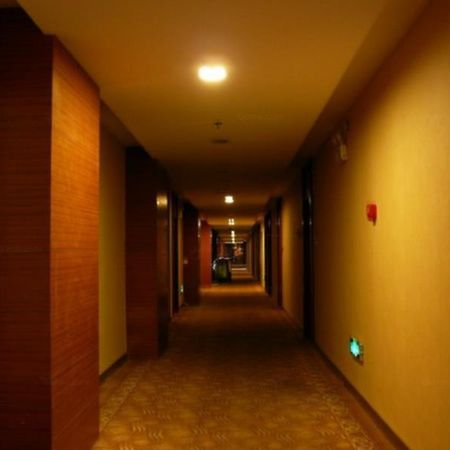 Super 8 By Wyndham Urumqi Mei Hao Ngoại thất bức ảnh